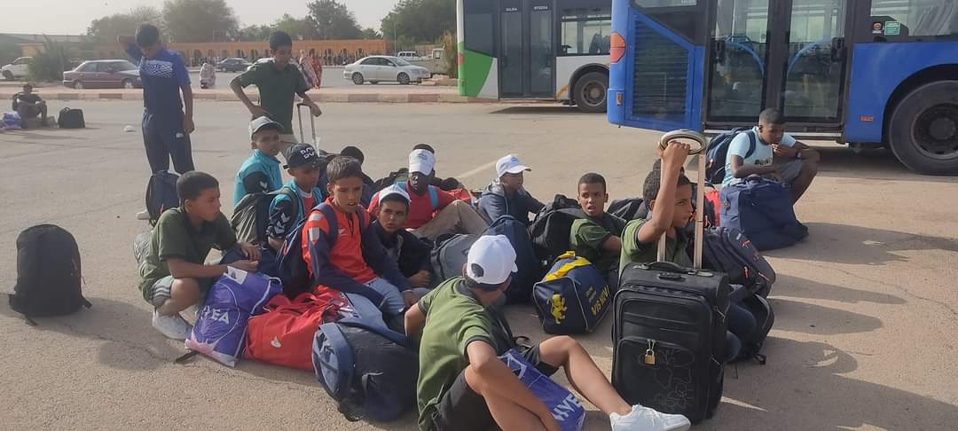 عودة الاطفال الى المخيمات بعد رحلة اصطياف في الجزائر