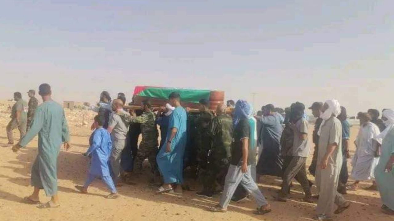جثمان الراحل النعمة سعيد الجماني يوارى الثرى بمقبرة ولاية السمارة في جو جنائزي مهيب