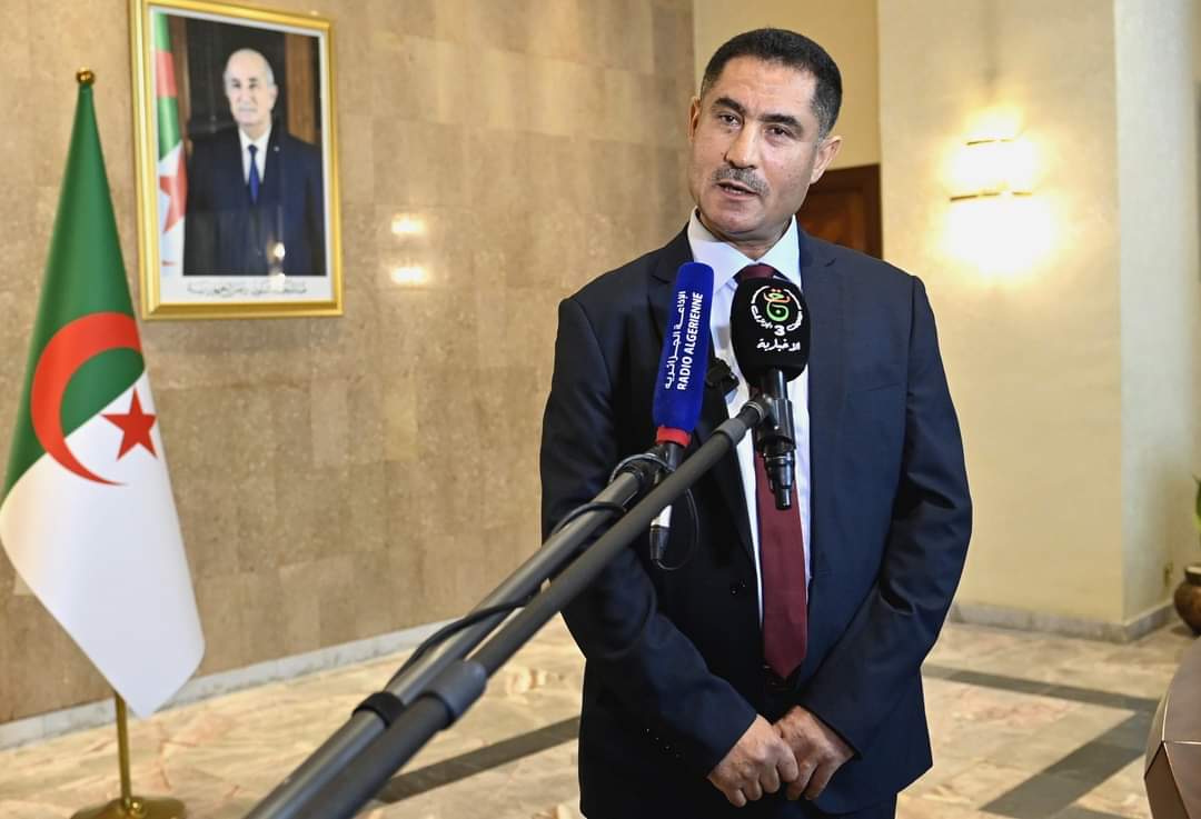 وزير الإتصال الجزائري يؤكد استعداده لتعزيز التعاون الثنائي مع وزارة الإعلام الصحراوية