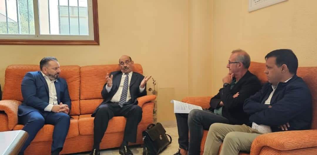وزير الصحة العمومية يستقبل من طرف رؤساء والمكلفين بالتعاون ببعض البلديات المتضامنة مع الشعب الصحراوي بمنقطة قاليثيا الاسبانية .