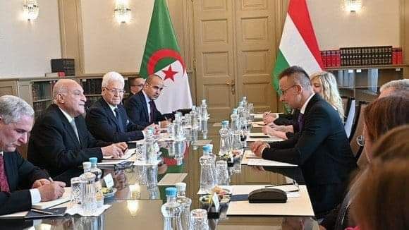 توافق جزائري مجري على ضرورة دعم جهود المبعوث الشخصي للأمين العام للأمم المتحدة إلى الصحراء الغربية.