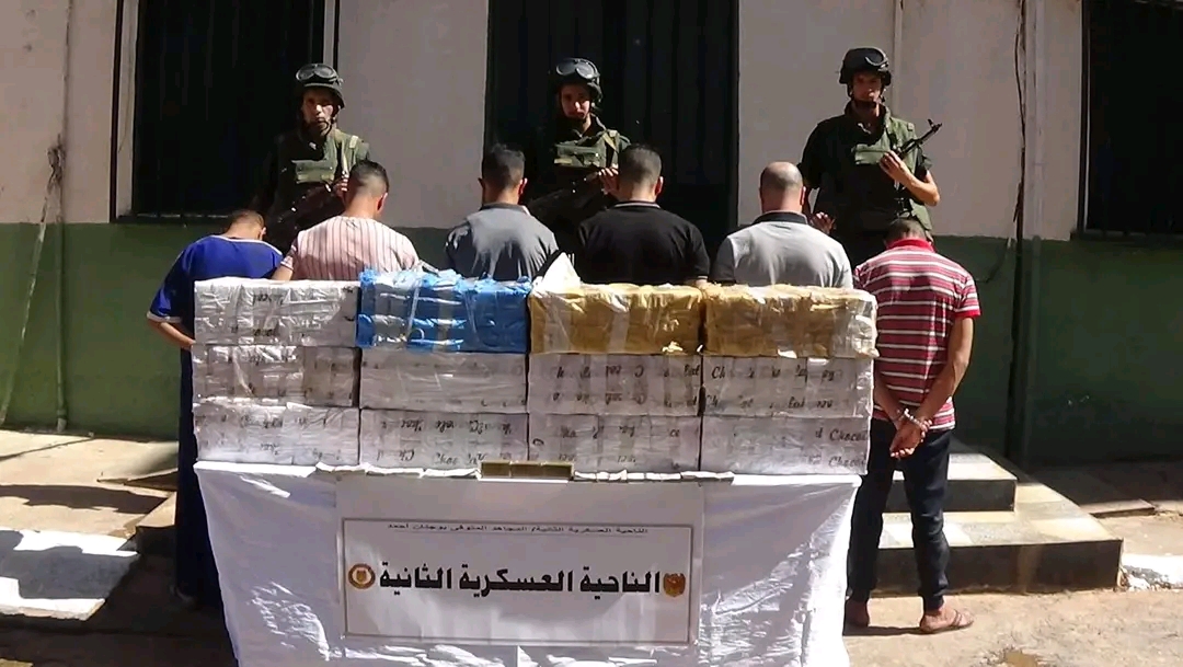توقيف (46) تاجر مخدرات وإحباط محاولة إدخال أزيد من (08) قناطير من الكيف المعالج عبر الحدود مع المغرب