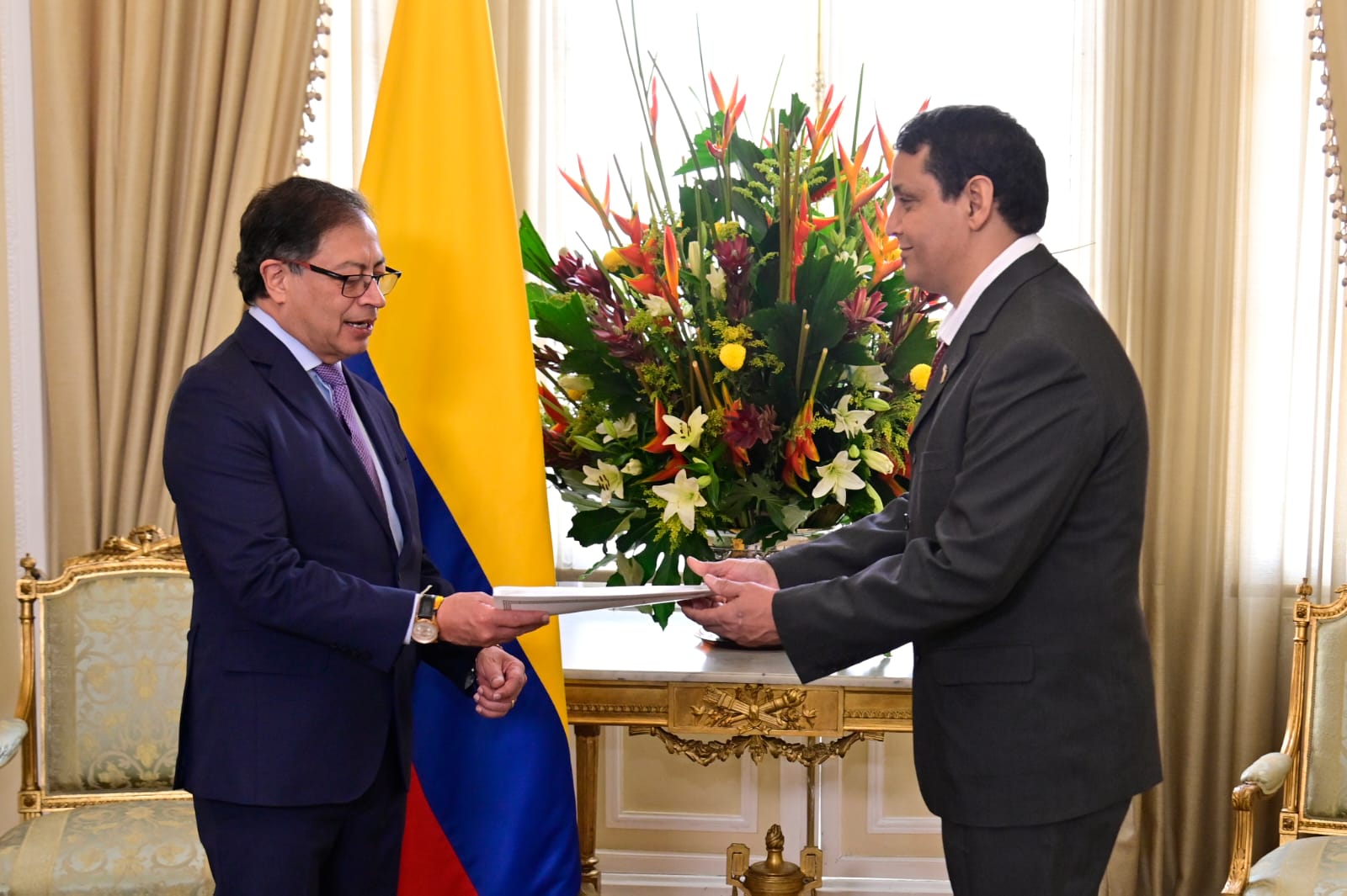 السفير أماه يحظيه النن يقدم أوراق اعتماده للرئيس الكولومبي سفيراً للجمهورية الصحراوية لدى كولومبيا